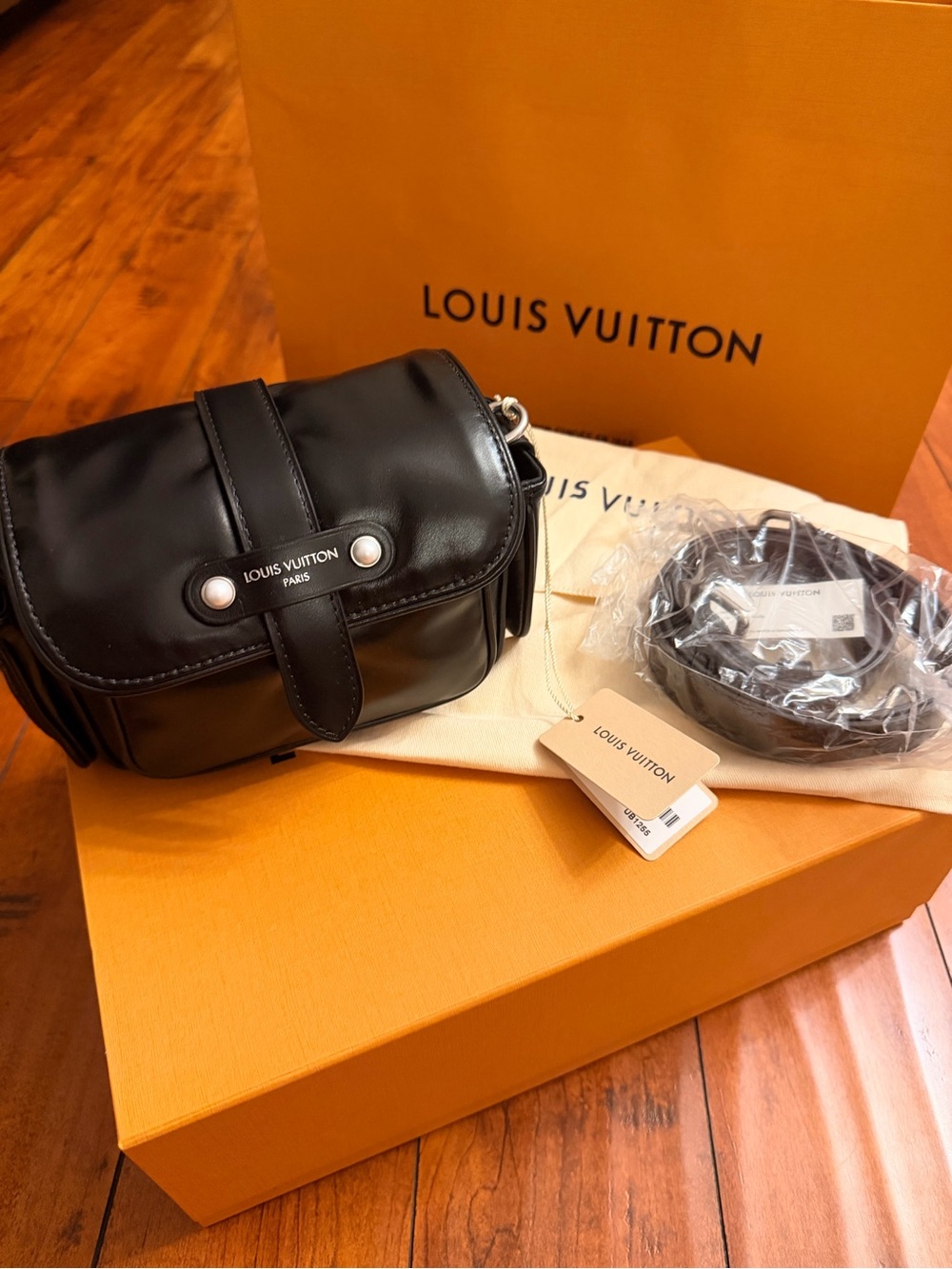 Louis Vuitton M3989 wearable wallet brand new